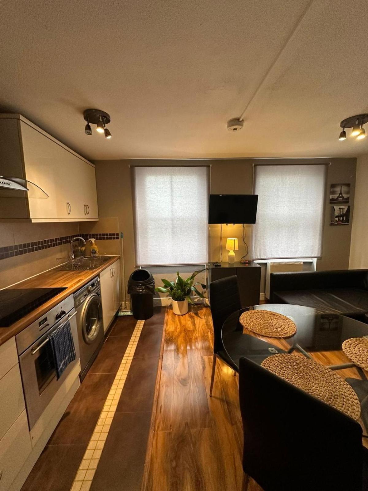 Lovely 2 Bedrooms Apartment Londyn Zewnętrze zdjęcie